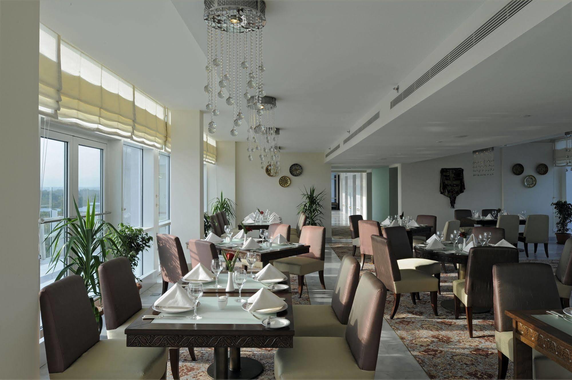 Dushanbe Serena Hotel Εστιατόριο φωτογραφία